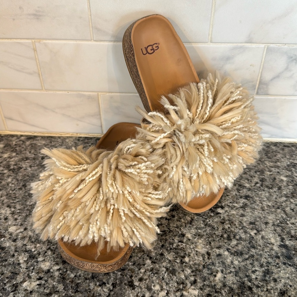 UGG CINDI SOFT OCHRE FLIP FLOPS - WOMEN'S 7